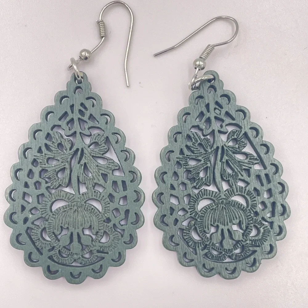 VTG Boho Retro Wooden Filigree Teardrop Earrings Set Mustard Yellow & Sage Green